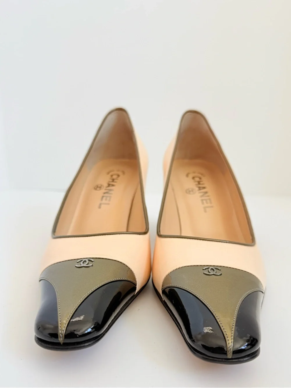 CHANEL 02C Cruise 2002 Classic Cap Toe Pumps 38.5 C1841 Light Pink Black patent